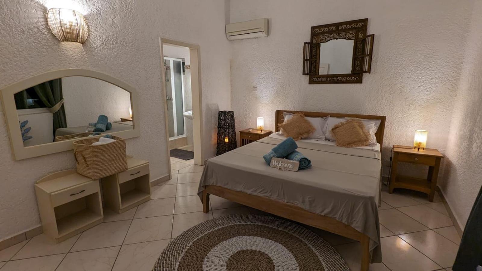 Charming Close To & Amenities - De Charme Proche *