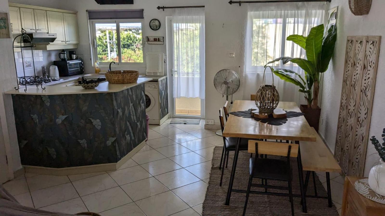 Charming Close To & Amenities - De Charme Proche Apartment Flic en Flac